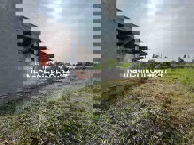 Kẹt Tiền bán gấp lô Đât thổ Cư 150m2 hẻm xe hơi giá 820 tr gần chợ BC