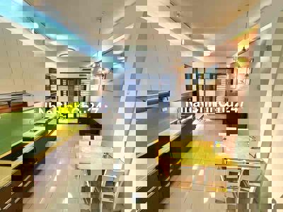 nhà dân xây chắc chắn. khu phố sầm uất. tiện ích bủa vây