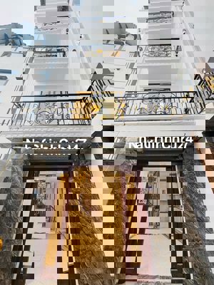 XÂY ĐỘC LẬP- XE TẢI ĐỖ CỬA- 50m FULL THỔ  CƯ 4 TẦNG. 10p ra YÊN NGHĨA