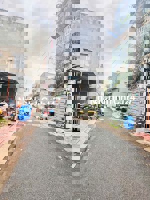 NGỘP BÁN GẤP LÔ ĐẤT 2MT HẺM XE HƠI 7M,DT:63,8M2, NGANG 5,5M,GIÁ 3,7 TỶ