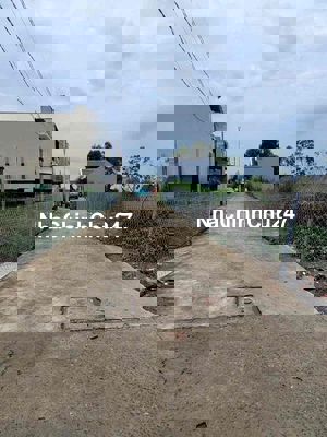 Bán nhanh lô đất gần chợ Bình Chánh dt 5x19 đường xe hơi vi vu