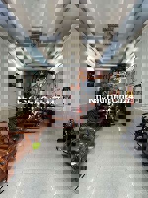 NHÀ 3PN NGAY NGUYỄN THỊ THẬP Q7 CHỈ NHỈNH 4 TỈ