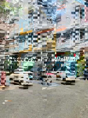 Chủ cần bán gấp nhà MT Q1 1trệt 4 lầu