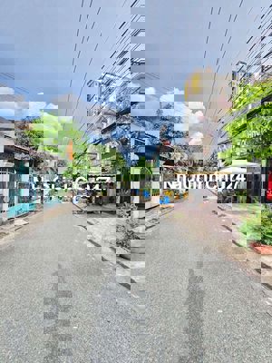 Đất đường xe hơi gần chợ tự phát ngã ba ông xã