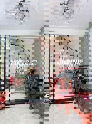 BÁN NHÀ GẦN ĐÈN ĐỎ NGUYỄN CÔNG TRỨ 4.6 TỶ