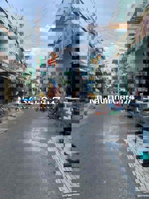 Mặt tiền kinh doanh, 3 tầng, hiếm có.