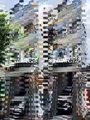 Nhà sân xe hơi khu dân cư an ninh gần chợ cầu đồng tiện qua ngã 4 ga