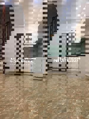 Chính chủ 5 tầng ở ngõ 61 Phố Trạm