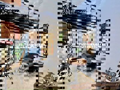 Căn Hộ Ban Công , Có Bảo Vệ , Thang Máy , Hầm Xe - Gần Phố  Bùi Viện