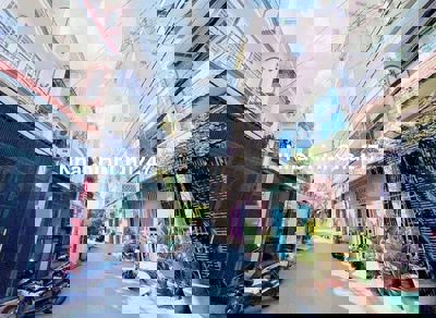 Cạnh CC Bàu Cát 2 - 40m2 ngang 4m - 4 Tầng - đường xe hơi - Nhỉnh 5T