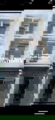 CHÍNH CHỦ BÁN GẤP CĂN NHÀ ĐANG Ở, THIẾT KẾ 1 TRỆT 2 LẦU 3 PHÒNG NGỦ