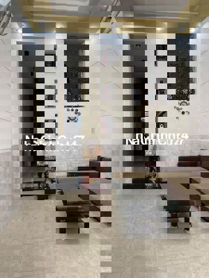 Bán nhà hẻm xe hơi ngay trung tâm quận 1