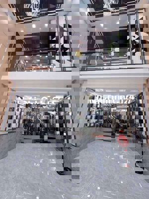 Chính chủ bán gấp 5,5 *11 hxh lớn 5 tầng cách mạng tháng tám quận 3