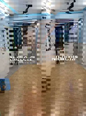 Chính chủ bán nhà sát mặt tiền, diện tích khủng