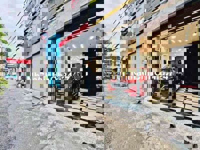 chính chủ bán nhà P4 PN 3 Tầng BTCT, 4 phòng ngủ master, hẻm lớn