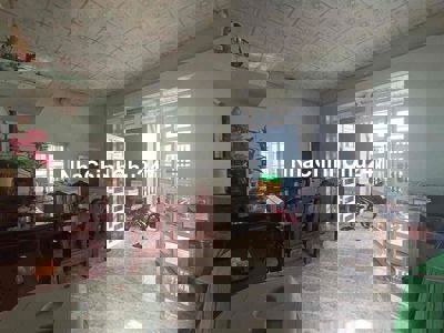 Nhà Ngay gâbf Chợ bình dương 83 m2 chủ bán gấp 2ti2