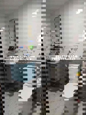 CHÍNH CHỦ LÂU ĐỜI CẦN BÁN GẤP NHÀ MẶT TIỀN NGUYỄN LÂM 5 TẦNG 4PN 4WC