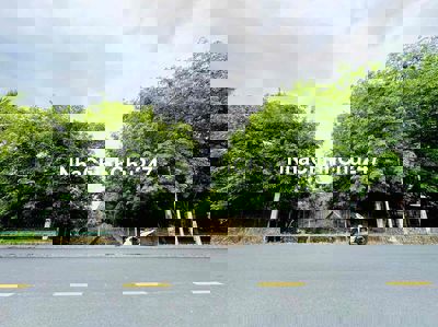 Chủ ngộp hạ giá lô đất mặt tiền