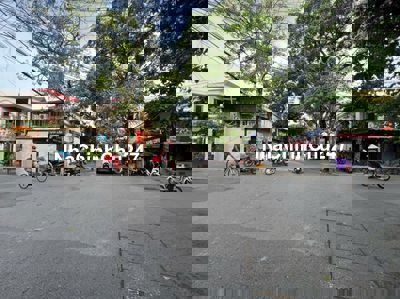 Chính chủ bán nhà mặt đường Nguyễn văn Hới!