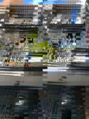 Chính Chủ Bán Nhà Đi Nước Ngoài .