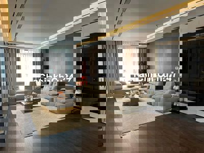 Bán nhà riêng tại Phố Hoàng Cầu, 38 tỷ, 125 m2, ô tô ra vào. Chính chủ