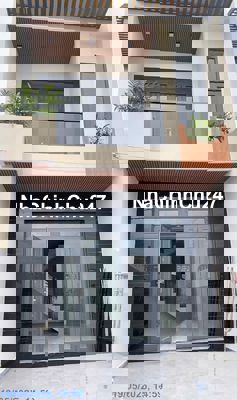 Chính chủ cần bán căn nhà 1 trệt 2 lầu nằm sát bên cầu Phú Long