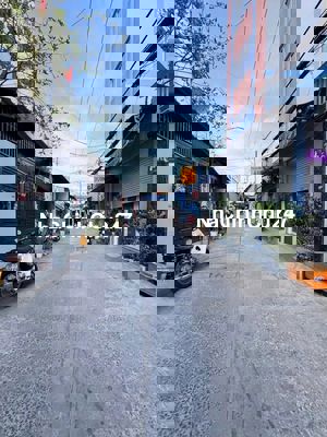 Chính chủ thanh lý lỗ căn nhà sổ hồng riêng , gần Bưu Cục Bình Chánh .