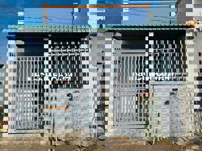 Chủ ngộp bán gấp nhà đường Tân Xuân 6, hóc môn 107m2 SHR. Giá 910tr