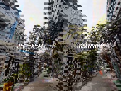 Bán nhà trệt 2 lầu sân thượng, sổ hồng, 80m2 chính chủ tại Nhà Bè.