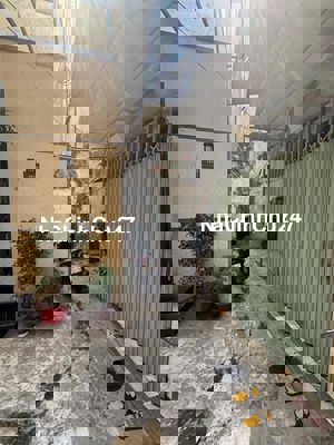 Căn hộ Cũ có sổ hồng riêng chính chủ, sau lưng căn mặt tiền.