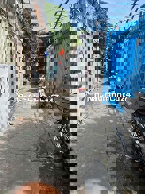 chính chủ bán đất  kiệt chính Trần cao Vân có căn nhà hai tầng cũ .