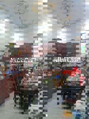 Bán nhà có sẵn phòng trọ: 10x25m, sổ riêng chính chủ