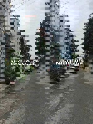 Bán nhà 1 lửng 3 lầu, dt 4.5x9, sổ hồng,  chính chủ, miễn trung gian