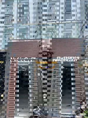 Chính chủ bán nhà 2 lầu đúc thật ngay chung cư khải hoàn land