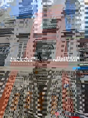 Chính chủ bán nhà 4 tầng gần ngã tư Tr.H.Đạo, NgV. Cừ, P. Cầu Kho, Q1