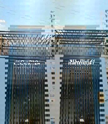 nhà c4 chính chủ HXH sổ hồng riêng gần chợ