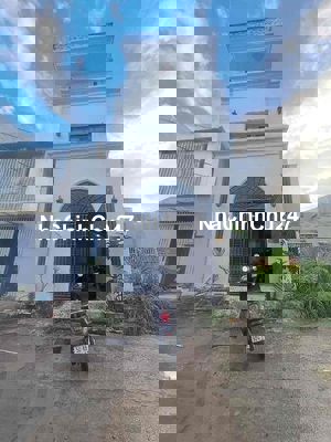 NHÀ 3 LẦU GIÁ RẺ - CHỦ NGỘP BANK