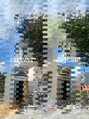 CHÍNH CHỦ CẦN BÁN TRỆT 2 LẦU MỚI XÂY GẦN VINCOM DĨ AN. DTSD 60M. 4PN