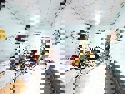 Chính chủ bán nhà 4x14, trệt lầu, 3 phòng, Bình Chánh giáp Bình Tân.