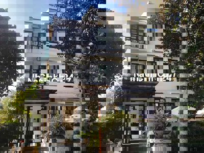 Chính chủ cần chuyển nhượng lô đôi đường Xuân Thuỷ đối diện Công Viên