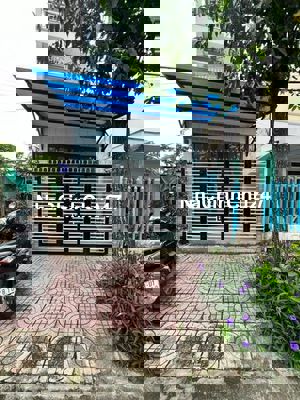 CHỦ NGỘP RA CĂN NHÀ 1 TRỆT 1 LẦU SỔ HỒNG RIÊNG 700TR