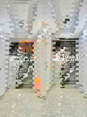 Nhà bán chính chủ sát bên công viên lê văn thọ p8