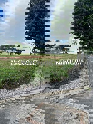 Chính chủ bán gấp đất đẹp thổ cưmặt tiền chợ Phùng Hưng 80m2 giá 20tr