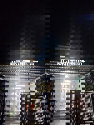 Nhà 2 tầng (sổ hồng chính chủ) cần bán.