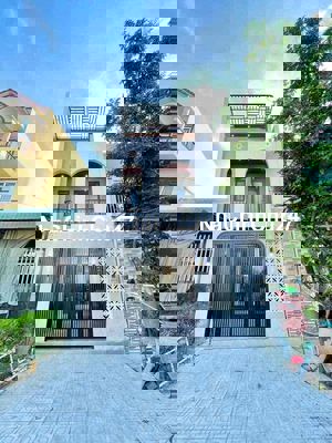 nhà chính chủ nhờ bán gần chợ đệm 1tỷ270 SHR