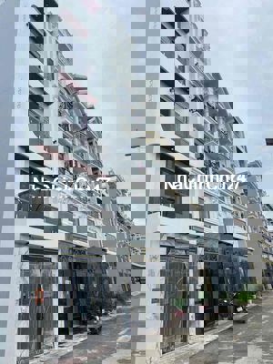 Chủ bán nhà 4 lầu có thang máy shr ôto đậu trong nhà chỉ 2T nhận nhà