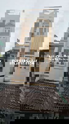 Chính chủ - Nhà mới 4x11m 1 trệt 2 lầu, sân thượng, HXH, đ.Hoàng Ngân