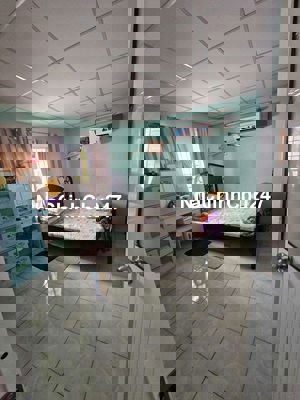 Chính chủ cần bán gấp, nhà cũ tiện xây mới.