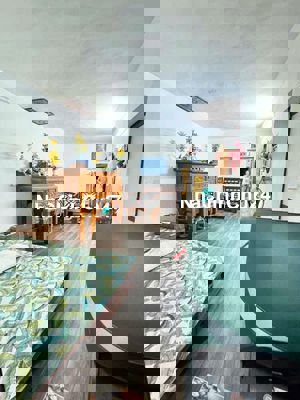 Chính chủ bán nhà tập thể phố cảm hội– nhà nằm trong khu phân lô ôtô