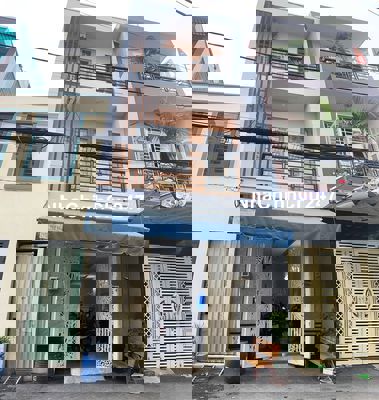 Chính chủ cần bán nhà hẻm lớn, nhà BTCT kiên cố, hoàn công đầy đủ